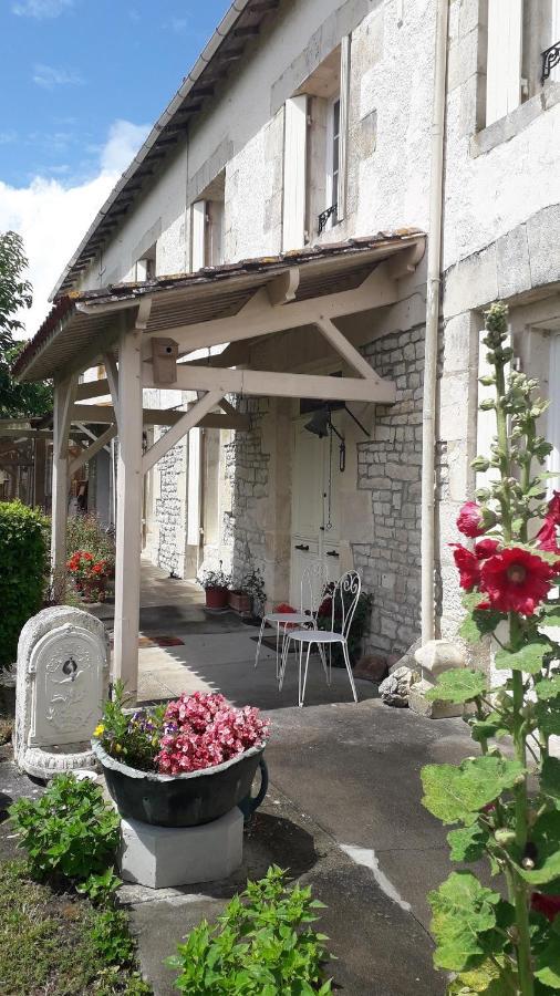 Domaine de Pelouaille - chambre d'hôtes Saint-Jean-d'Angely Exterior foto
